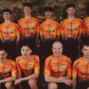 🔥 LE TOP 16 EST DE RETOUR EN NATIONAL 1 🔥Une étape clé pour E.Leclerc Ruffec Top16 @top16cyclisme, un club qui a su se relever, se structurer et revenir plus fort 💪Chez POLI, on est fiers d’accompagner l’équipe dans ce nouveau chapitre : nouvelle saison, nouvelle maquette, nouvelles ambitions… et toujours la même exigence de performance, sur la route comme dans le textile.#National1 #Cyclisme #Top16 #poliwear