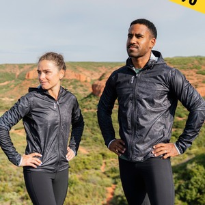 Affrontez les éléments sans perdre en style 🌧️ Nos vestes de running et de trail sont à -30% ! Légèreté, respirabilité, liberté de mouvement : tout pour performer.Voir tous nos produits en promotion sur poli.fr#poliwear #blackfriday #running #trail #athlétisme #athletics