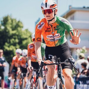 🚴‍♀️ Le Tour de France Femmes démarre !À partir du 1er août, l’équipe St Michel - PREFERENCE HOME - Auber93 prendra le départ du Tour de France Femmes 2026, de Lausanne à Nice. 🇫🇷Chez POLI, nous sommes fiers d’accompagner l’équipe et de la voir porter nos tenues sur les routes du Tour.Après des mois de préparation, place à la course, aux kilomètres, aux cols, aux sprints et aux grands moments de cyclisme. 🔥Allez les filles, toute la Team POLI est derrière vous ! 💪🚴‍♀️@auber93cyclisme #POLI #StMichel #Auber93 #PreferenceHome #Premiertech #TourDeFranceFemmes #TDFF #CyclismeFéminin #Cyclisme