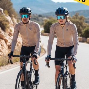 L’hiver n’arrête pas les passionnés 💪 Nos maillots manches longues de cyclisme sont à jusqu’à -60% ! Respirants, élégants et conçus pour la performance. 🔥 Profitez-en avant le 01/12 !Voir tous nos produits en promotion sur poli.fr#poliwear #blackfriday #cyclisme #maillotcyclisme #cycling