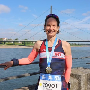 Retour en images sur le semi-marathon de Düsseldorf 🇩🇪🏃‍♀️Mélanie Ragot signe une très belle performance avec une 4ᵉ place dans son groupe d’âge et une 99ᵉ place sur près de 3 900 femmes, en terminant en 1h35 👏Une course menée avec régularité, engagement et détermination du début à la fin 💪@freie_schwimmer_duesseldorf #Triathlon #triathlete #triathlonlife #trifonction #ironman #ironmantri #poli #poliwear #teampoli #poliride